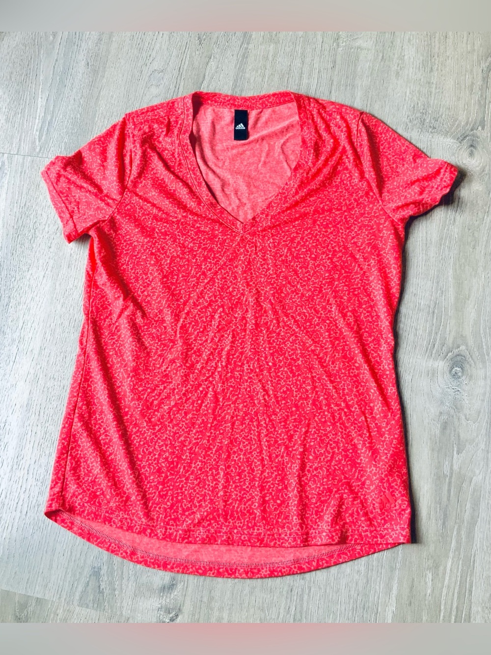 Adidas Leopard Print V-Neck Active Tee Women's XL (fits like a Large!)